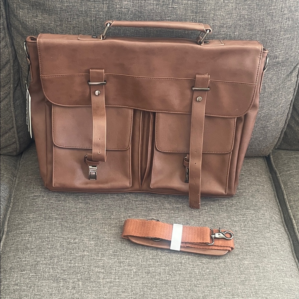 Elegant Tan Leather Messenger Bag for Men NWT